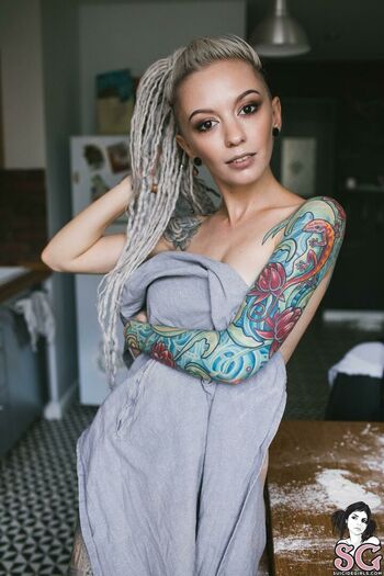 219983 - Suicide Girls