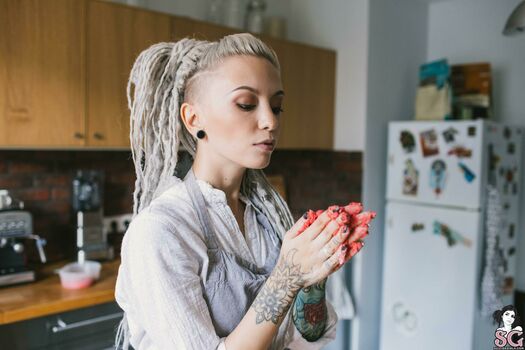 219983 - Suicide Girls