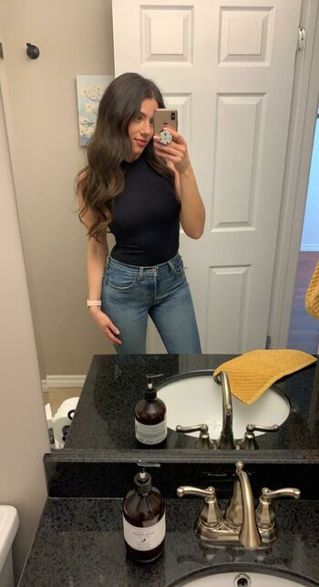 Adriana_Mae