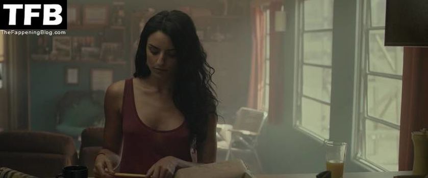 Aislinn Derbez