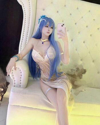 Akari_Cos