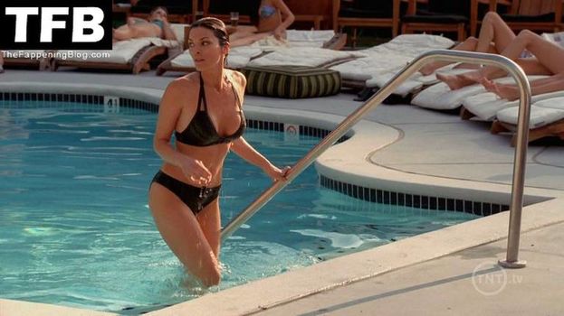 Alana De La Garza
