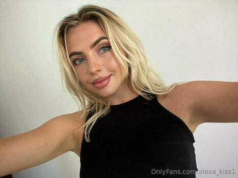 alexa_kiss1