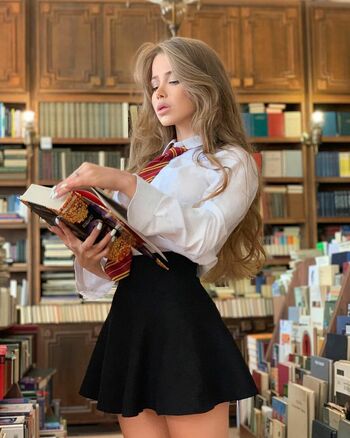 Alexa Stel