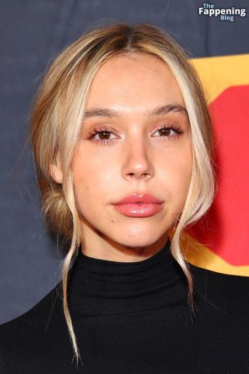 Alexis Ren
