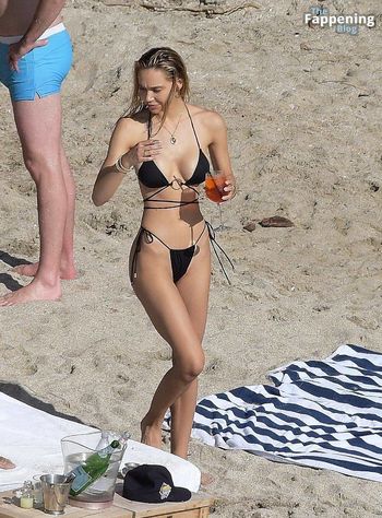 Alexis Ren
