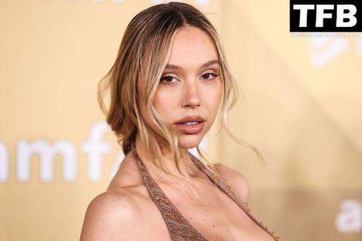 Alexis Ren