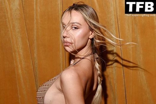 Alexis Ren