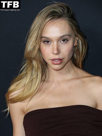 Alexis Ren