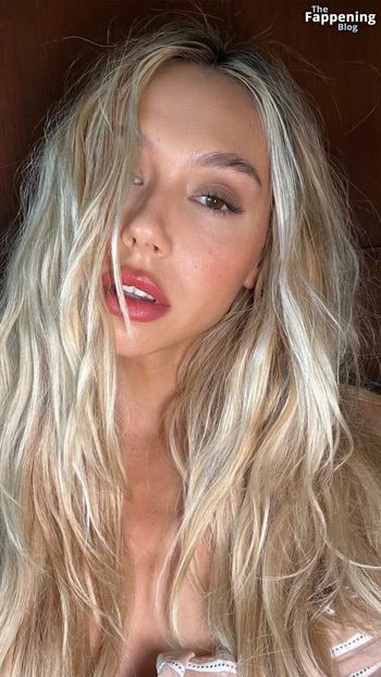 Alexis Ren