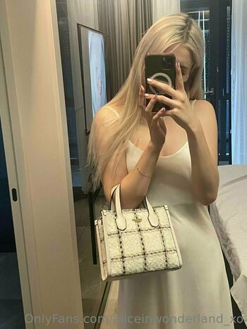 aliceinwonderland_xo