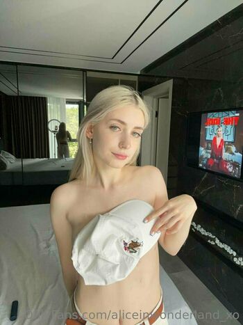 aliceinwonderland_xo