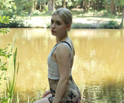 aliceinwonderland_xo