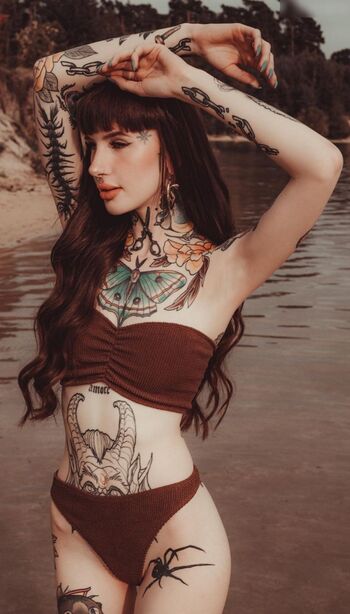Alina Benson/Alinabnsn