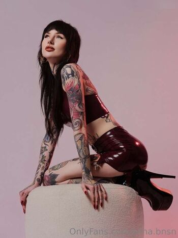 Alina Benson/Alinabnsn