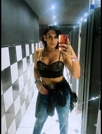 Aline Tavares