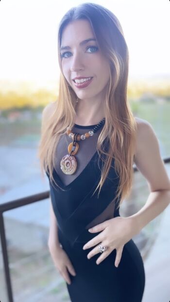 Amanda Lynne