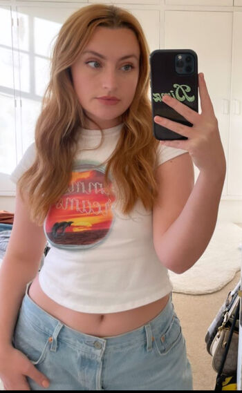 Amelia Dimoldenberg