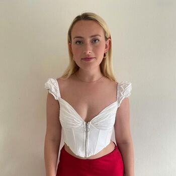 Amelia Dimoldenberg
