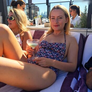 Amelia Dimoldenberg