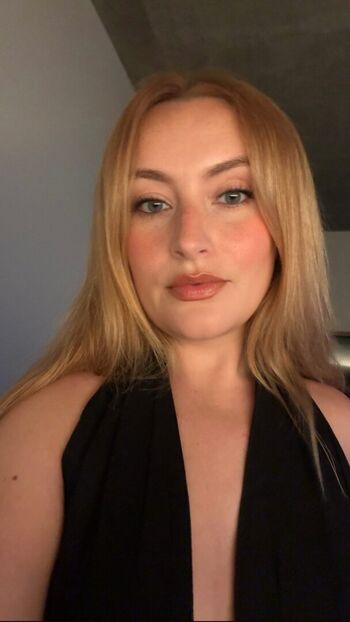 Amelia Dimoldenberg