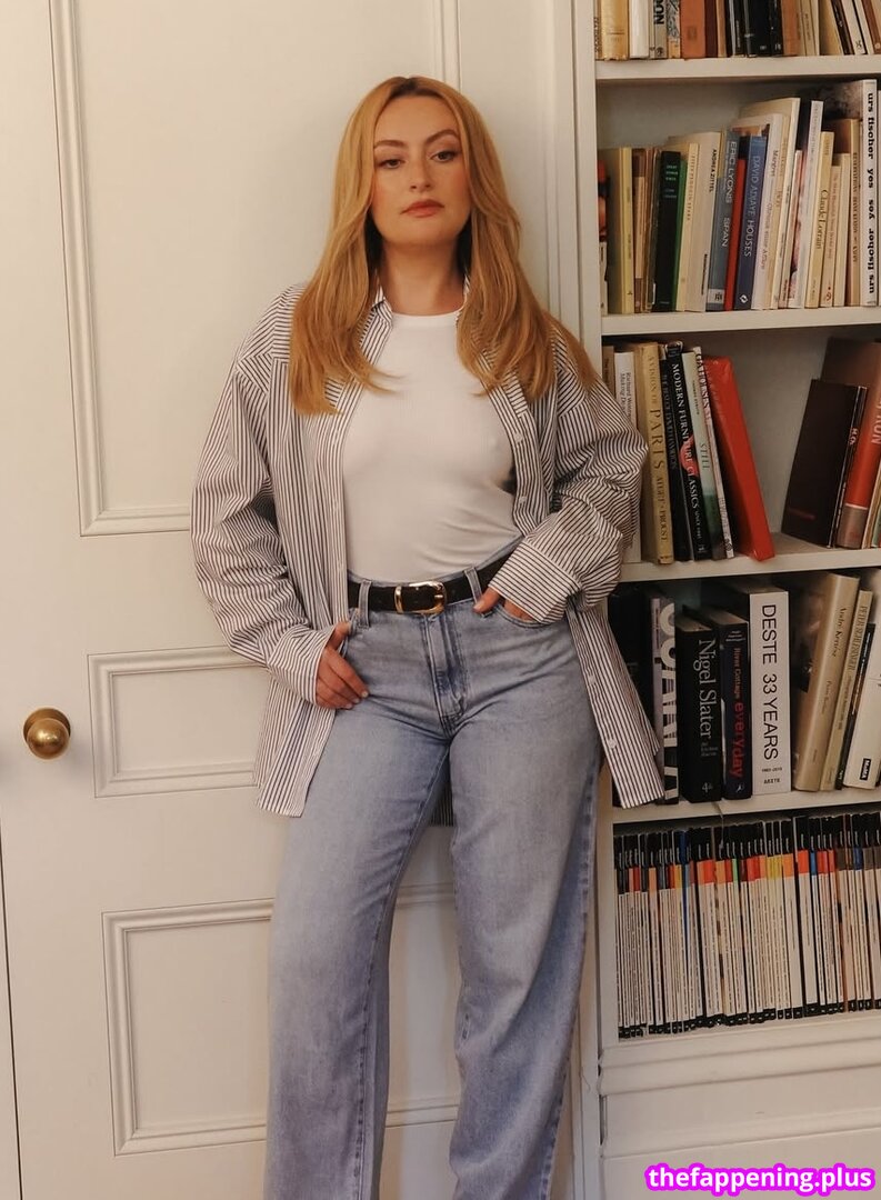 Amelia Dimoldenberg