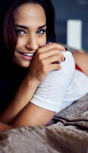 Amira Pocher
