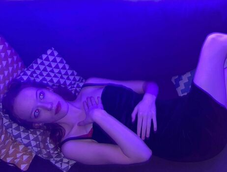 Amybeth McNulty