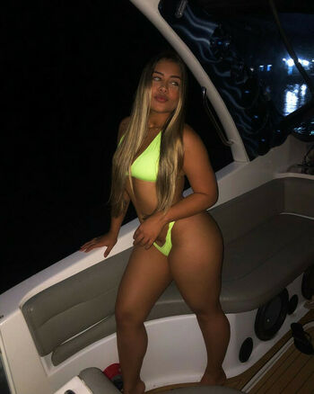 Ana Caroline