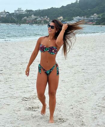 Ana Carolinne Ribeiro