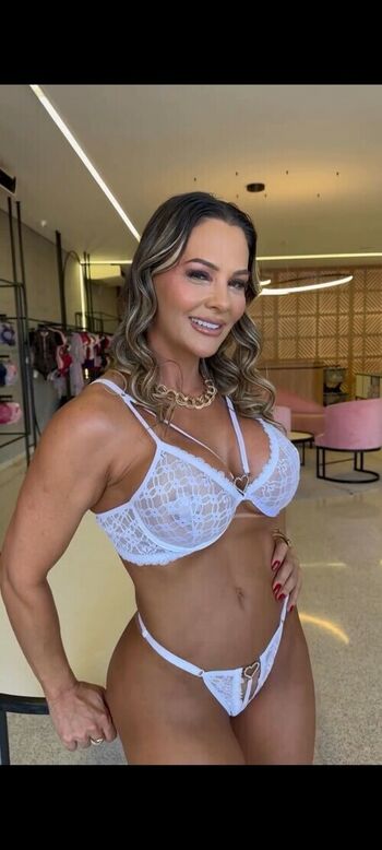 Ana Claudia Lopes