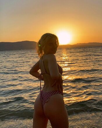 Anais Gallagher