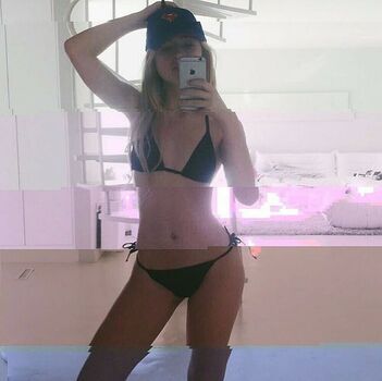 Anais Gallagher