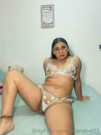 angelahot21