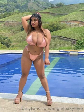 angiefoxxylove