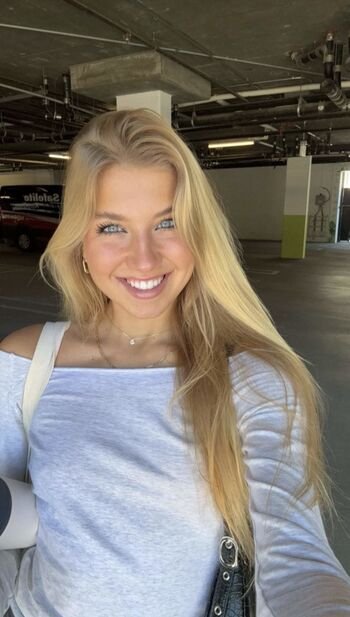 Aniela Leon
