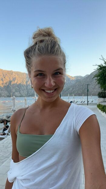 Aniela Leon