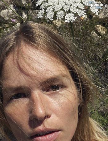 Anna Ewers