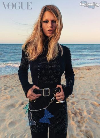Anna Ewers