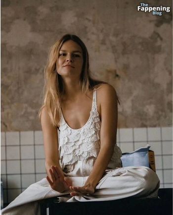 Anna Ewers