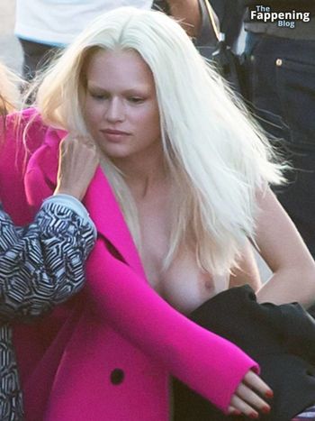 Anna Ewers