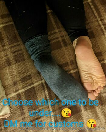 anna_feet_crush_vore