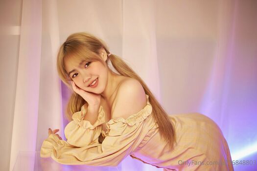 anna_hitomi