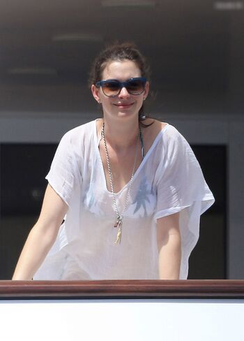 Anne Hathaway
