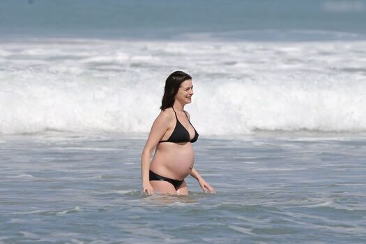 Anne Hathaway