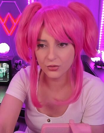 AnnieFuchsia