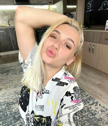 anny_huge_tits1