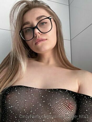 anny_huge_tits1