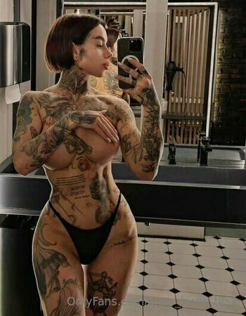 anny_huge_tits1