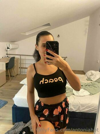 antoniahot